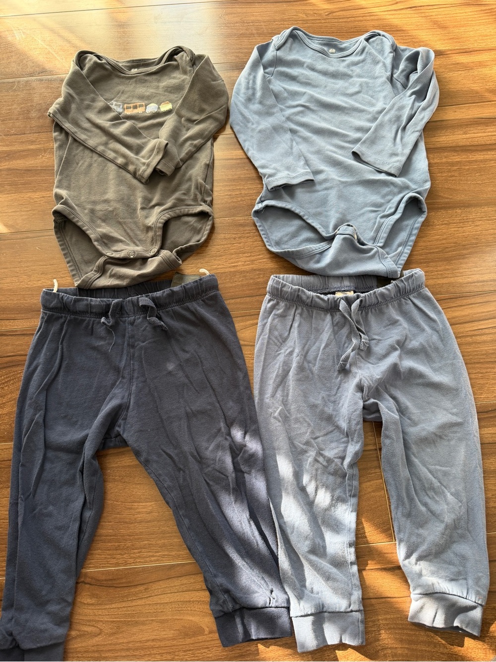 H&M Boys Neutral and Blue Sweatpants & Bodysuit Set